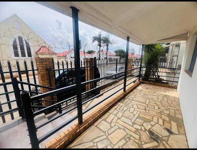 11 BEDROOM HOUSE FOR SALE IN BRIXTON